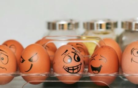 До свят було дорого, а тепер – копійки: український ринок завалять дешевими яйцями