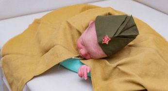 З дитинства ватник: у Росії новонароджених долучають до військового культу смерті