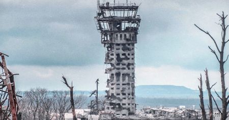 Це вже перебір: директор “мертвого” аеропорту на Донеччині отримав 300 тисяч зарплати