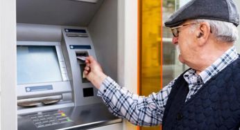 Пенсіонерам можуть блокувати картки через борги за комуналку