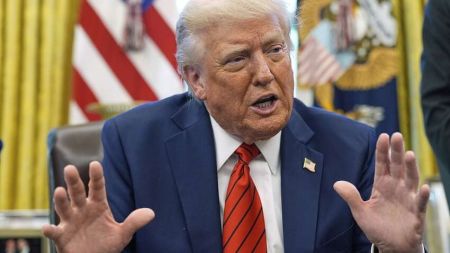 Трамп знову розніс Зеленського та похвалив Путіна