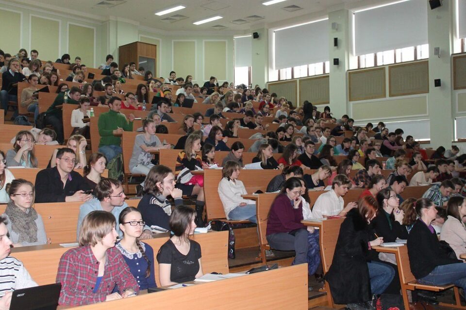 В Україні перевірять понад 100 вишів і коледжів через чоловіків призовного віку
