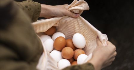 Ціни на яйця падають перед Великоднем: чому так сталося і що буде далі