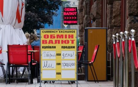 Що буде з доларом і євро після свят: банкір дав прогноз валютних курсів