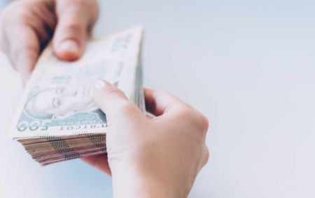 Видають по 5000 гривень грошової допомоги: як отримати кошти