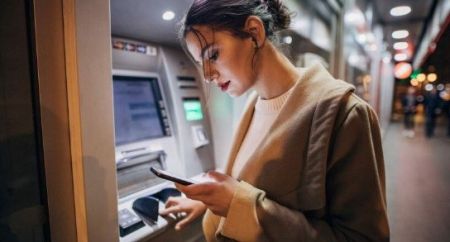 9 банків зняли обмеження на перекази з карти на карту: список