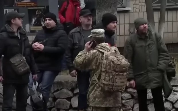 Чоловіки можуть втратити бронювання: кому варто готуватись до мобілізації