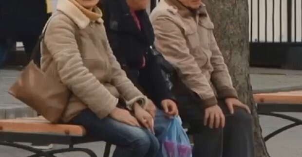 Пенсіонерам доплатять по 3000 гривень: списки по областях