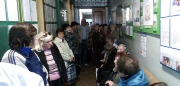 В Україні блокують пенсійні картки через борги за комуналку – і це законно