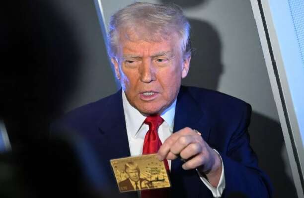 У день обвалу ринків США Трамп презентував «золоту карту» зі своїм портретом