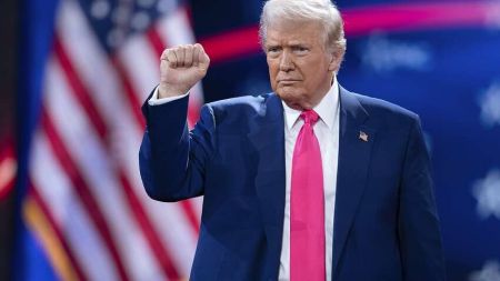 Трамп оголосив про “паузу” в тарифах, але не для всіх країн: хто у списку