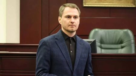 Понад 5 тисяч українських моделей OnlyFans заробили десятки мільйонів доларів і не сплачують із них податки