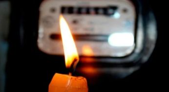 Українцям відключатимуть електроенергію: кому доведеться жити при свічках