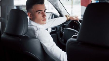 Права для новачків: водіям-початківцям розкрили нові умови