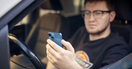 Водії зможуть замінити техпаспорт онлайн: нова послуга у додатку “Дія”