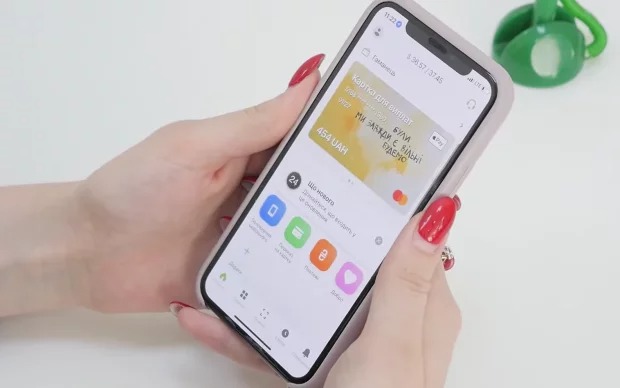 Українці не можуть розрахуватись у магазинах: ПриватБанк почав блокувати платежі