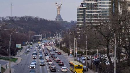 У Києві блокують автомобілі та виписують штрафи: що відбувається