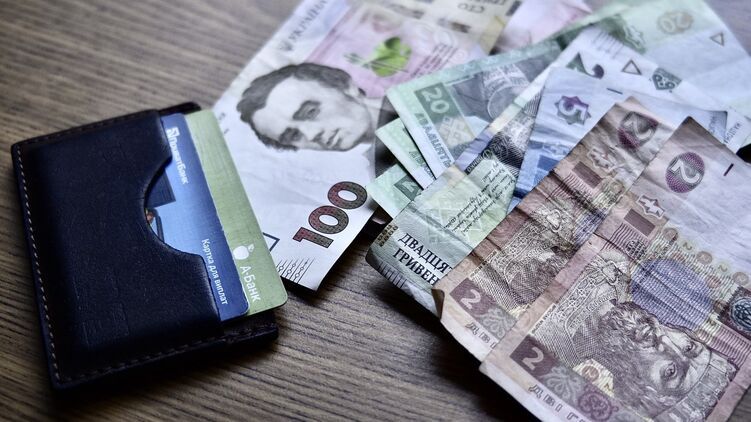 Податкова отримає доступ до рахунків українців: банківські картки, перекази – все як на долоні