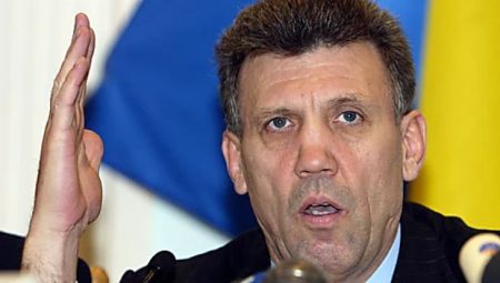 А ви і далі збирайте копійки на хліб: скільки пенсії отримує Ківалов після індексації