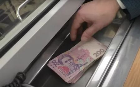 Від 5 до 30 тисяч гривень на різні випадки життя: хто з українців може оформити допомогу