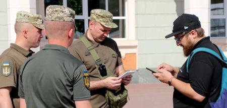 До ТЦК тепер треба йти добровільно: українцям роз’яснили, кого це стосується