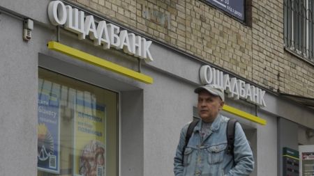Шахрайство в Україні: аферисти від імені Ощадбанку лякають боргами