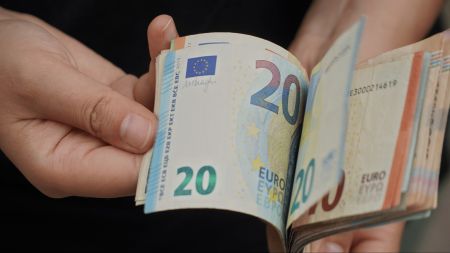 Зарплати в Нідерландах: на які суми орієнтуватись у 2025 році