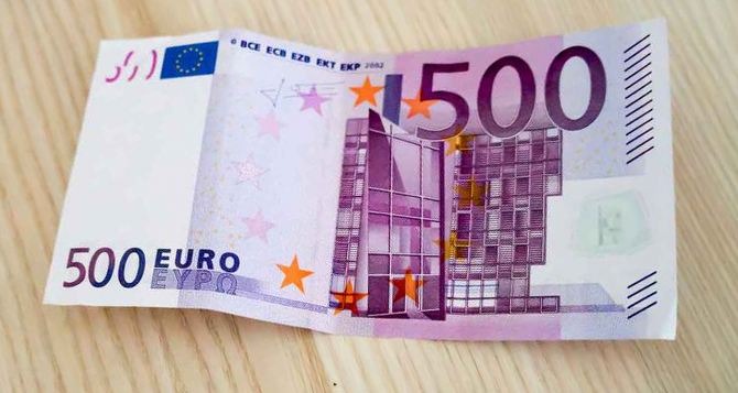Усім, у кого є купюри по 500 євро — чому в українців можуть виникнути проблеми