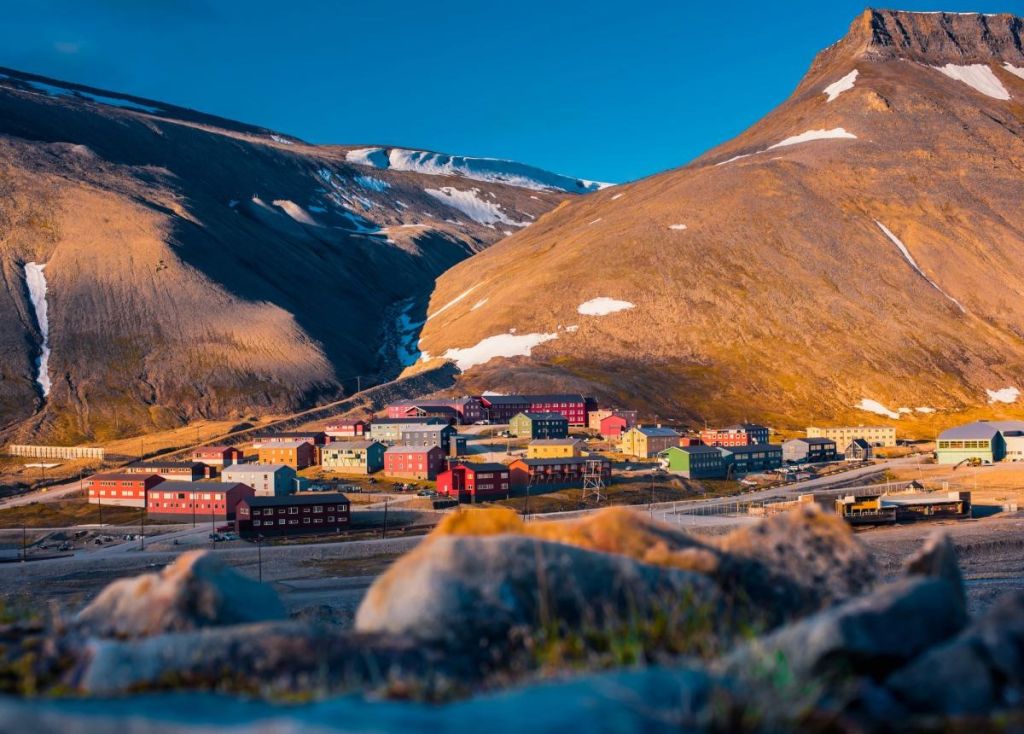 Не можна народжуватися і вмирати: що відомо про унікальне місто в Норвегії