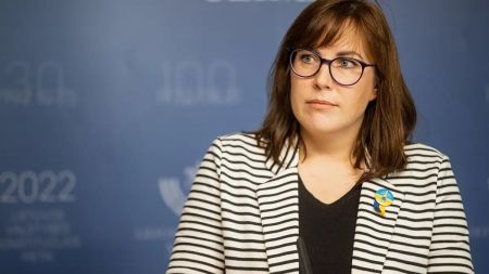 Під виглядом “пожертви Україні”: шахрай видурив у литовської депутатки майже 1900 євро