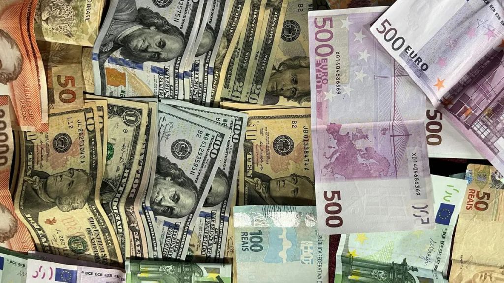 Які іноземні валюти не приймають банки та обмінники у 2025 році