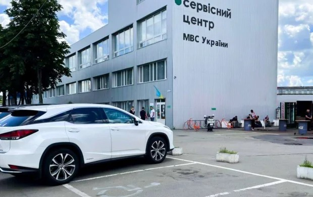 Ухилянтів у розшуку суворо попередили: навіть вулицею спокійно не пройдеш