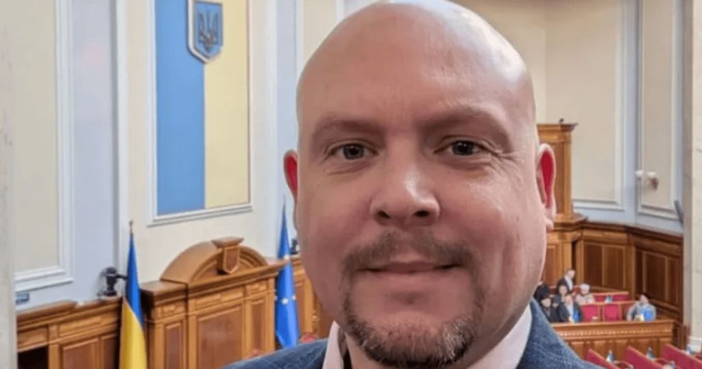 Британського депутата звинувачують у домаганнях до української перекладачки: надсилав інтимні СМС