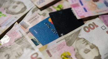 Ліміти на карткові перекази посилять: аналітик розповів, кого обмеження не стосуються