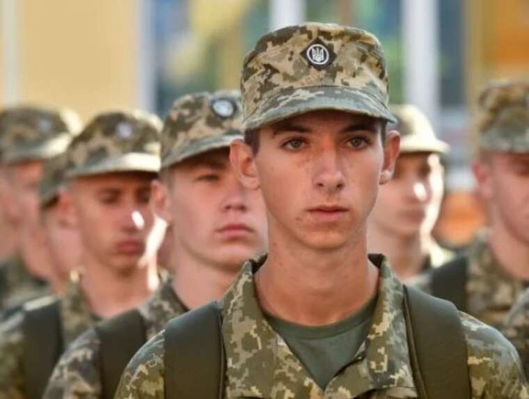 17-річні юнаки мають стати на військовий облік до 31 липня 2025 року — штрафи до 25 500 гривень за порушення