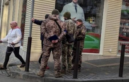 ТЦК набивають кишені хабарами: нардеп шокував сумами, які трусять з ухилянтів