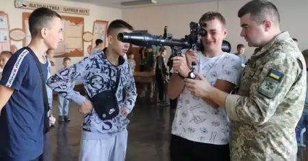 ТЦК попередили батьків про військовий облік: у підлітків можуть виникнути неприємності
