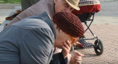 Пенсіонерів примусово залишать без грошей: “Ощадбанк” поверне пенсії до ПФУ