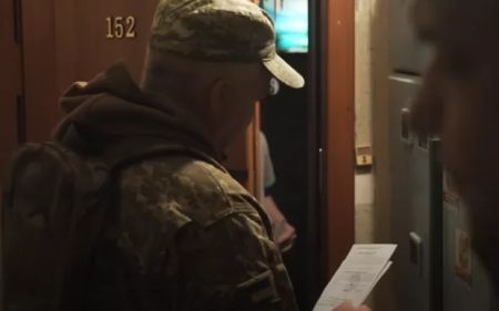 Медикам готуватись до повісток: кого терміново мобілізують попри бронь