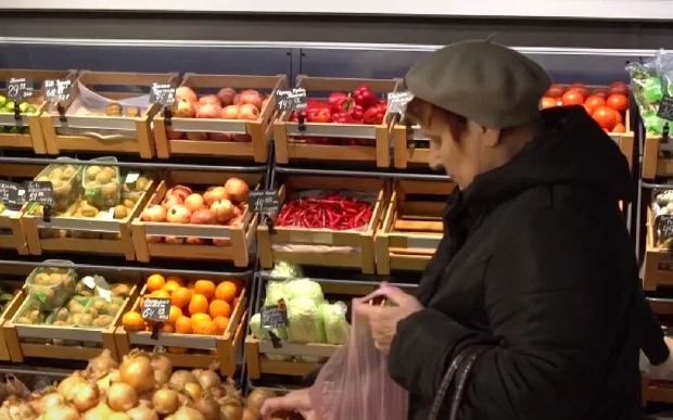 Українців очікує дефіцит фруктів: яблука, абрикоси та полуниця невдовзі зникнуть з прилавок