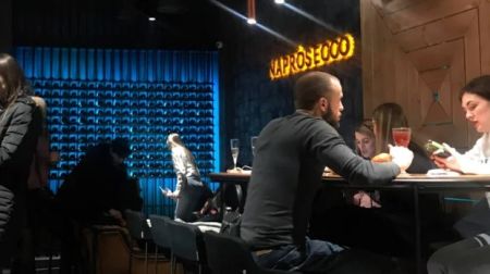 Сніданок на 2 тисячі гривень: турист отримав рахунок, від якого подавився кавою