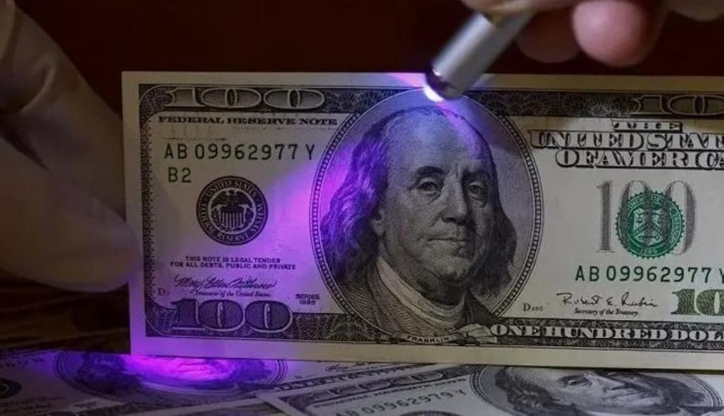 В Україні почали частіше підробляти долари: які банкноти особливо небезпечні