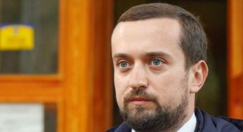 Колишній заступник Єрмака, а зараз радник Умєрова здивував стильним луком на робочому місці
