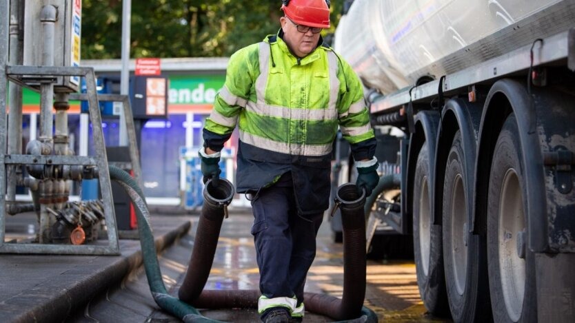 “Там майже 100% немає якісного”: експерт назвав АЗС, де українцям краще не заправлятися