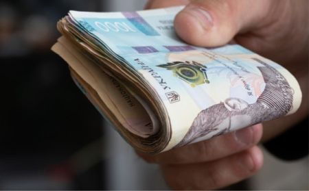 Найвищі зарплати в Україні у 2025 році: де і кому пропонують до ста тисяч гривень