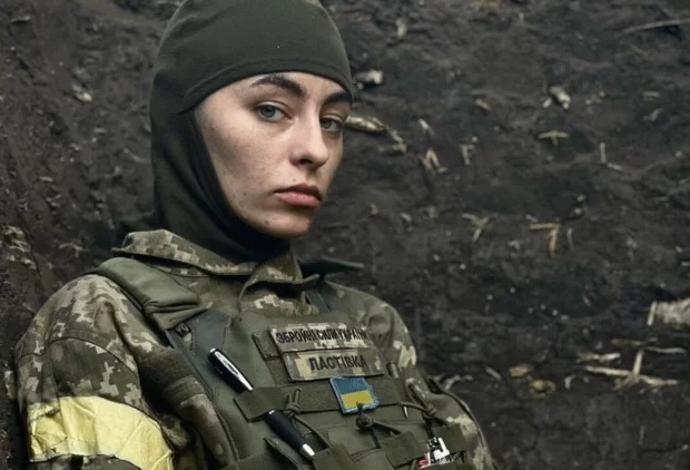 Жінок змушують мобілізуватись, щоб чоловіки ховались вдома: “Мені важко повірити…”