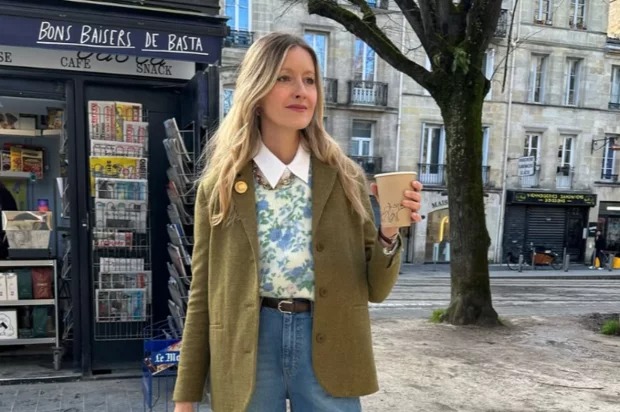 Українкам підказали, які джинси мають бути у гардеробі на весну-літо: класика та тренди