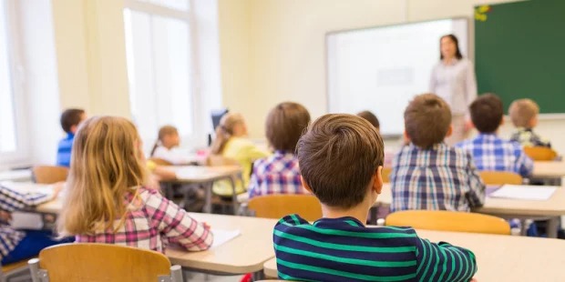 Не лише на уроці: у школах перевіряють, чи спілкуються діти українською