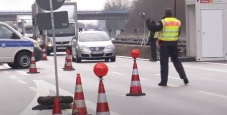 Польща “відвертається” від України: кордони раптово закрили, починається хаос