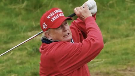 Трамп витратив чверть президентського терміну на гольф